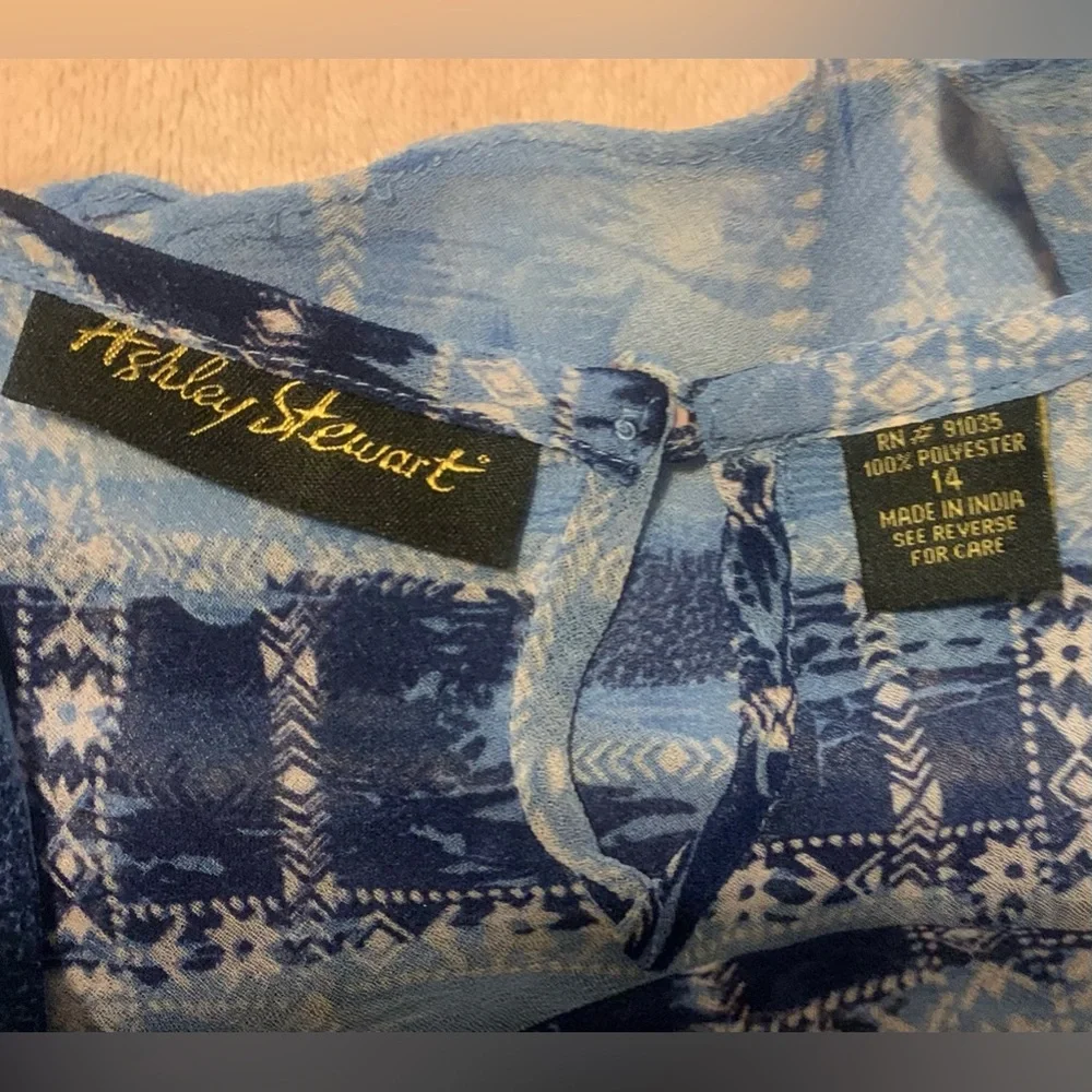 Tops - Picture 4 of 4